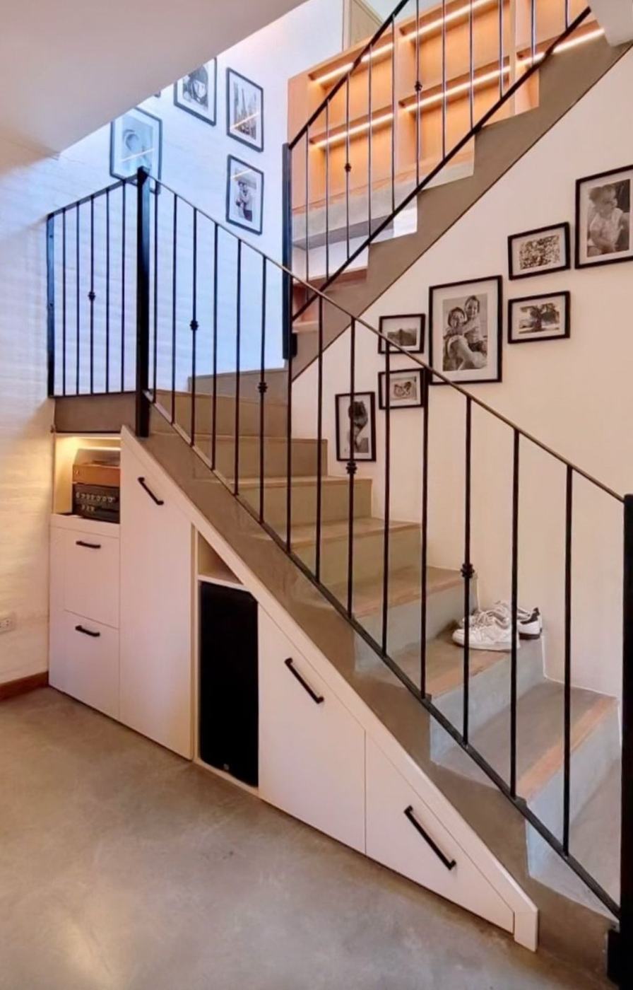Escalera con mueble a medida en San Lorenzo
